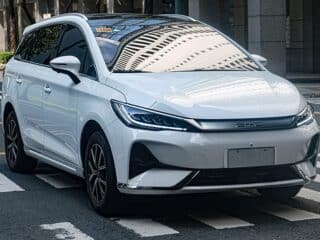 BYD M6
