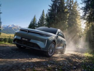 GWM Wey V8X เปิดจองในจีน เอสยูวี PHEV เรือธง 500 kW วิ่งไฟฟ้า 402 กม. ชาร์จ 9 นาที