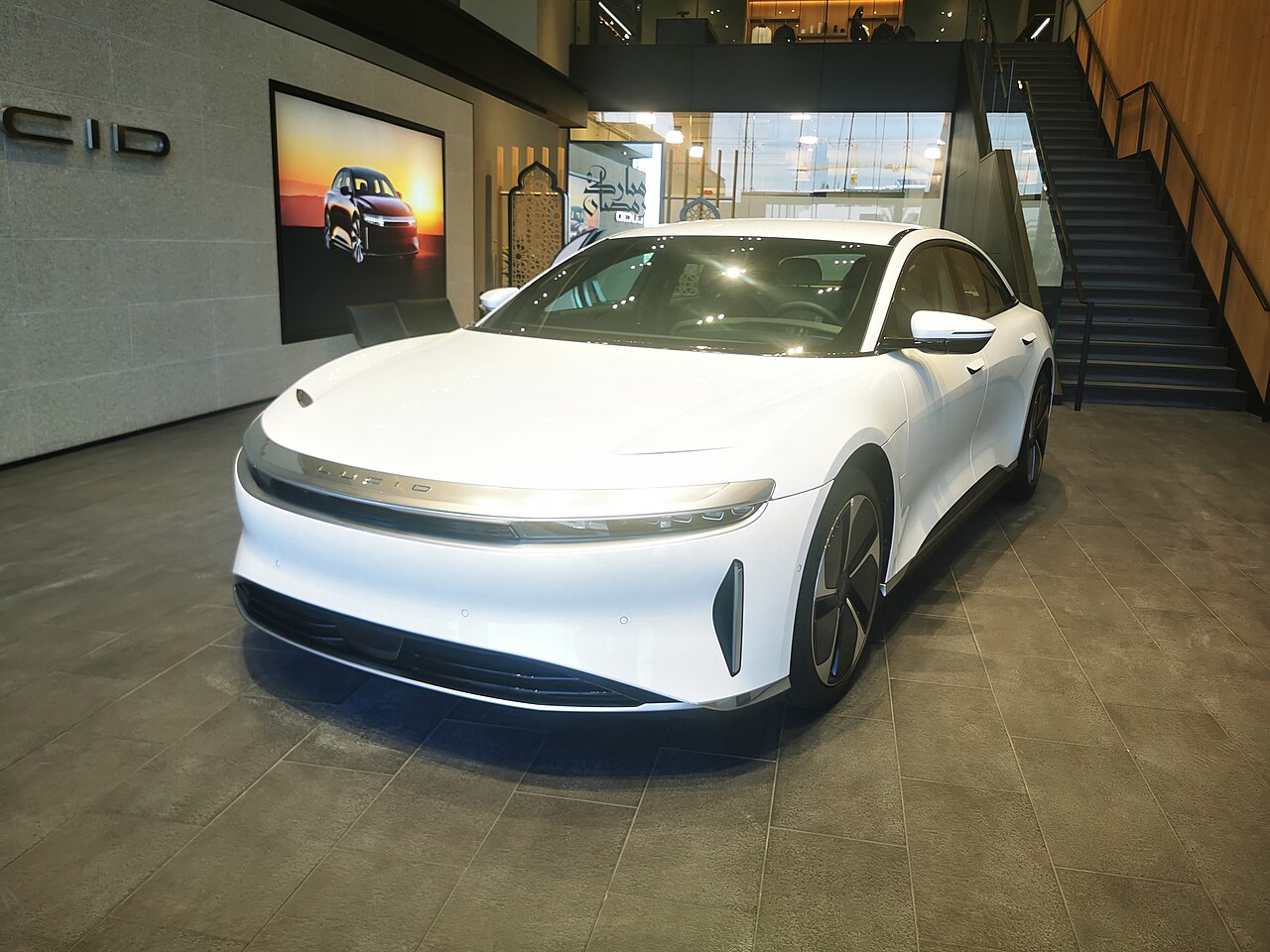 รูปจริง Lucid Air ในโชว์รูมที่ซาอุดีอาระเบีย
