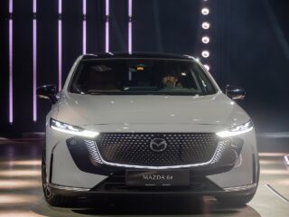 Mazda 6e ถึงไทยแล้ว 500 คันแรก เคาะราคา 1.169 ล้าน เริ่มส่งมอบ ก.ค. นี้