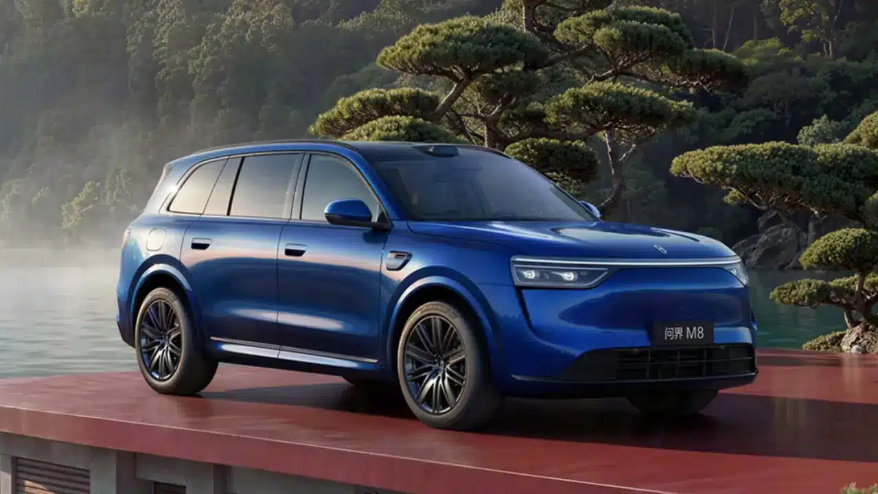 Aito M6 สีน้ำเงินมุมหน้าสามส่วนสี่กลางแจ้ง เอสยูวีขนาดกลางค่อนใหญ่